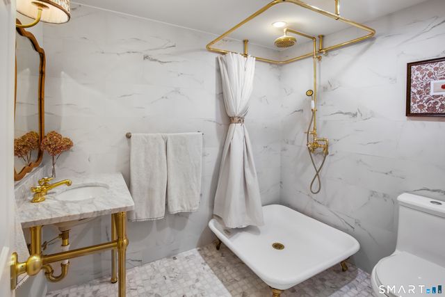 100 Tuller Road, Fairfield, CT 06825