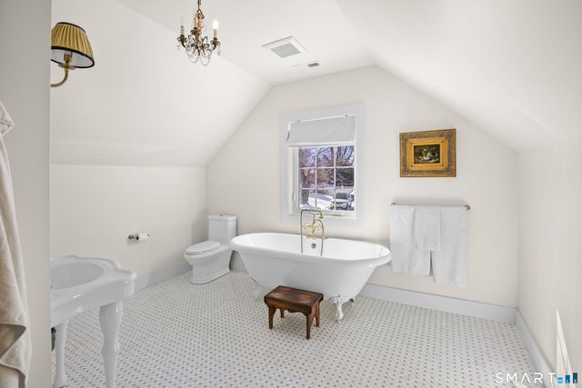 100 Tuller Road, Fairfield, CT 06825