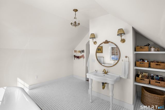 100 Tuller Road, Fairfield, CT 06825