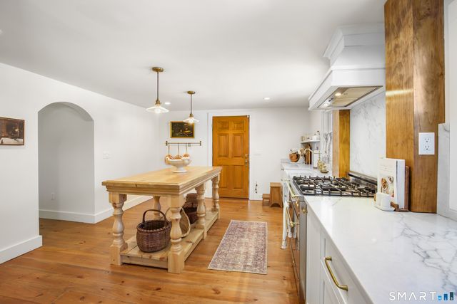 100 Tuller Road, Fairfield, CT 06825