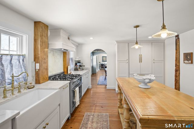 100 Tuller Road, Fairfield, CT 06825