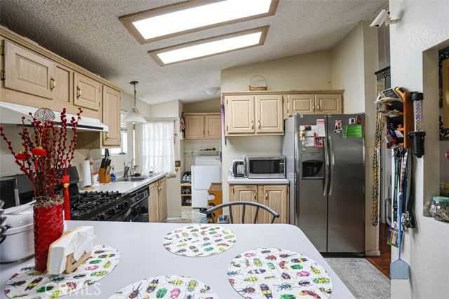 7887 Lampson 100, Garden Grove, CA 92841