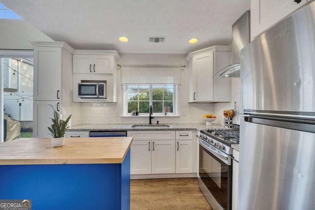 803 Windcroft Circle NW, Acworth, GA 30101