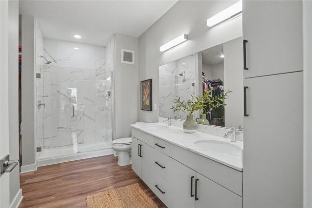 450 SW 7th Street 209, Des Moines, IA 50309