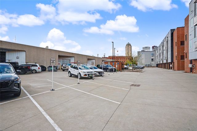 450 SW 7th Street 209, Des Moines, IA 50309