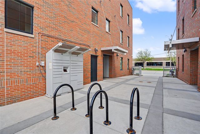 450 SW 7th Street 209, Des Moines, IA 50309