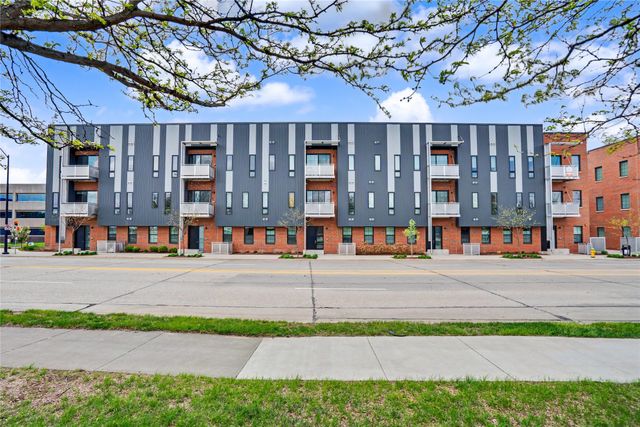 450 SW 7th Street 209, Des Moines, IA 50309