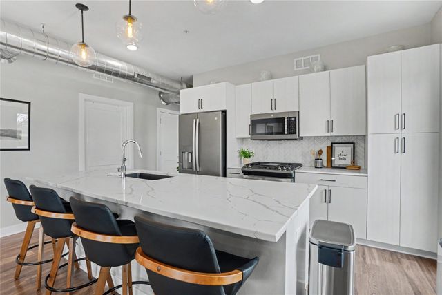 450 SW 7th Street 209, Des Moines, IA 50309