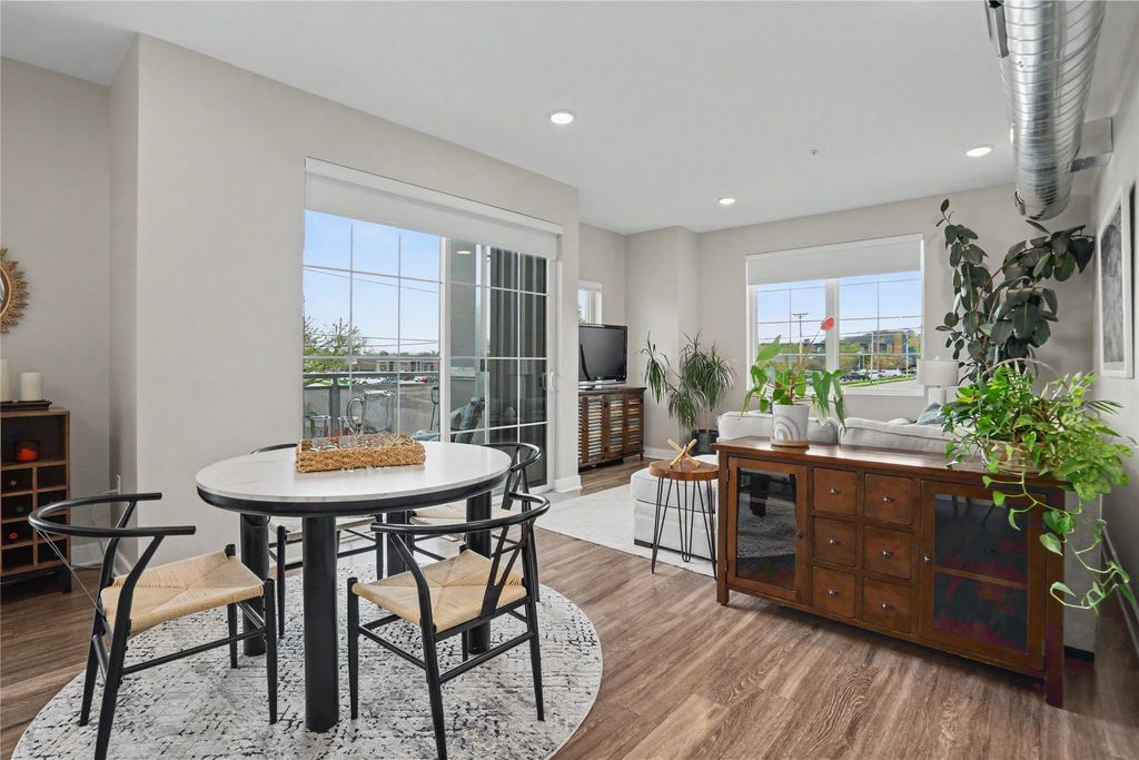 450 SW 7th Street 209, Des Moines, IA 50309