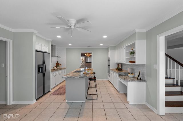 2119 Surrey Lane, Bossier City, LA 71111