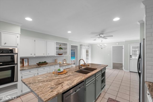 2119 Surrey Lane, Bossier City, LA 71111