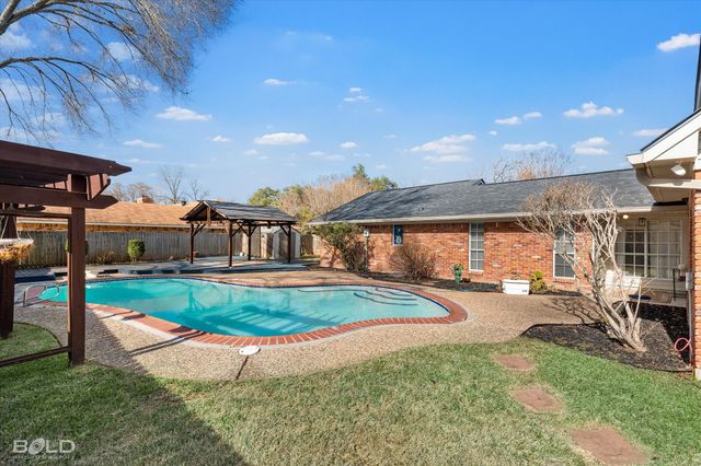 2119 Surrey Lane, Bossier City, LA 71111