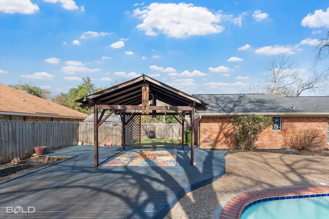 2119 Surrey Lane, Bossier City, LA 71111