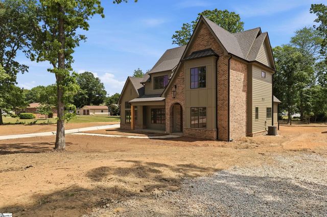53 Bell Road, Greenville, SC 29607