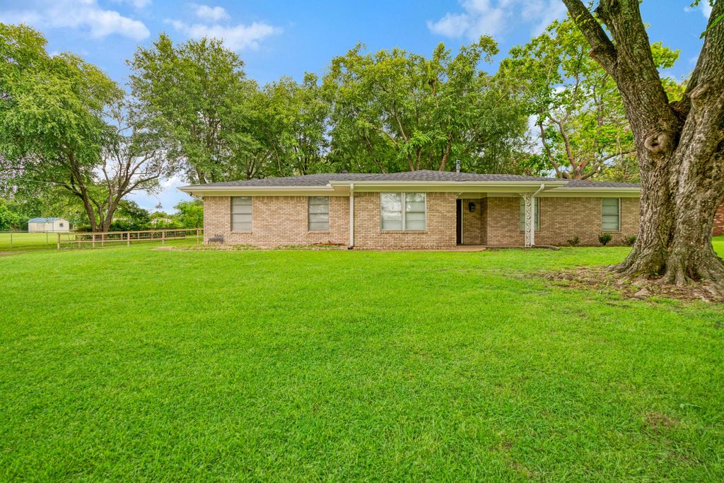 5880 Pine Mill Road, Reno, TX 75462
