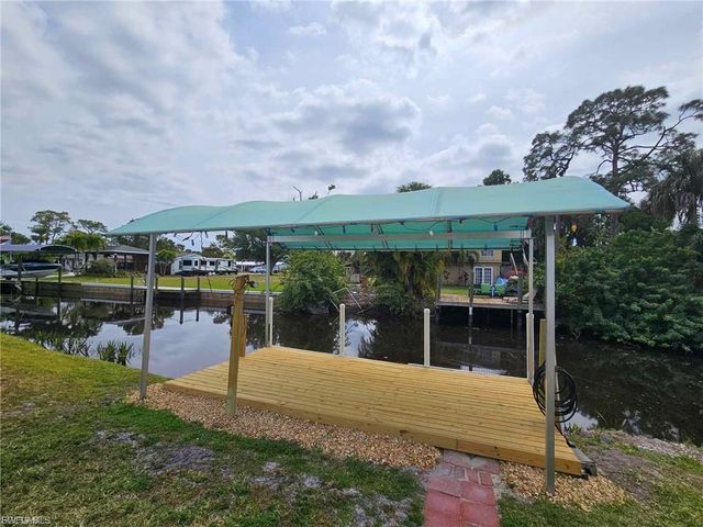 1930 Indian Creek DR, North Fort Myers, FL 33917