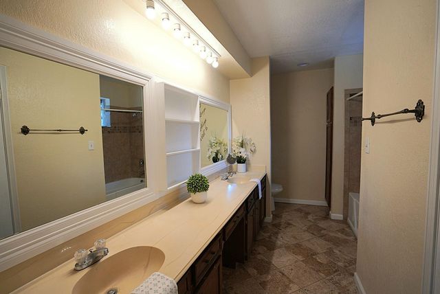 209 Dogwood Street, Lake Jackson, TX 77566