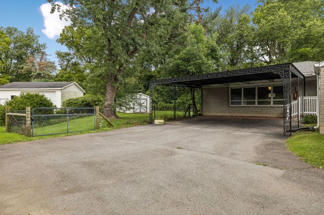 902 McMahan Ave, Nashville, TN 37216