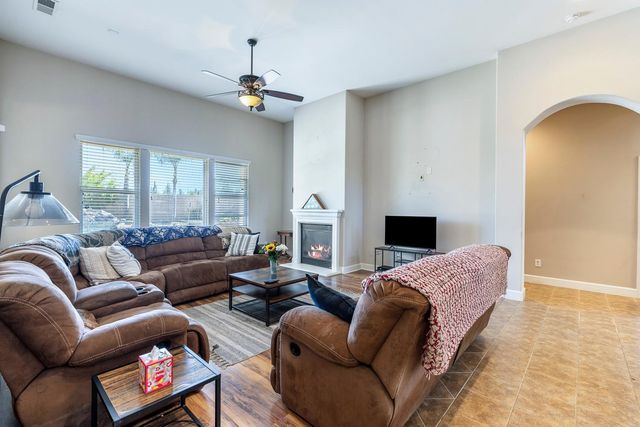 6008 W Wathen Avenue, Fresno, CA 93722