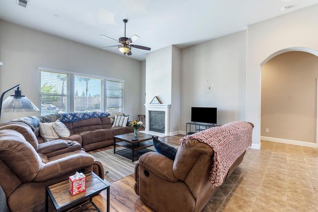 6008 W Wathen Avenue, Fresno, CA 93722