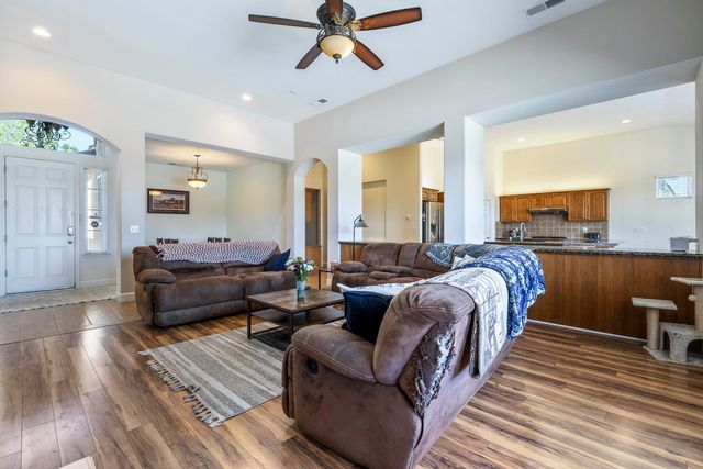 6008 W Wathen Avenue, Fresno, CA 93722