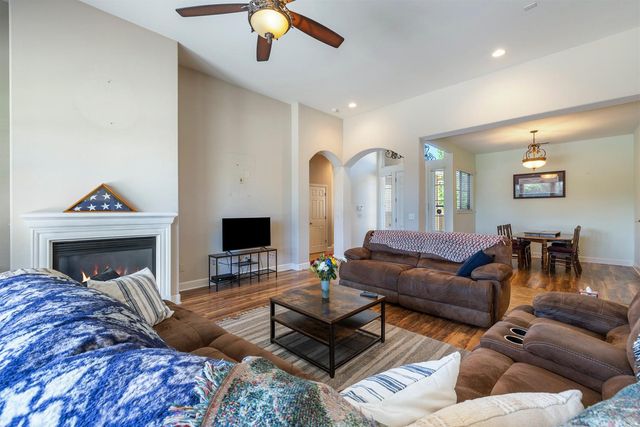 6008 W Wathen Avenue, Fresno, CA 93722