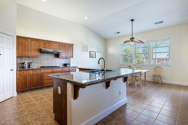 6008 W Wathen Avenue, Fresno, CA 93722