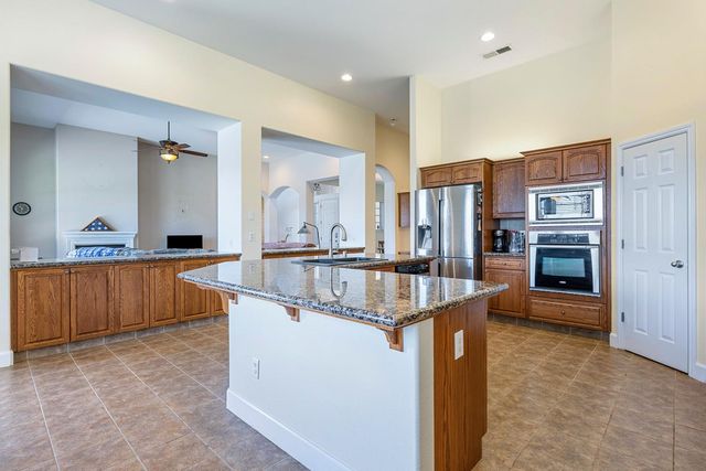 6008 W Wathen Avenue, Fresno, CA 93722