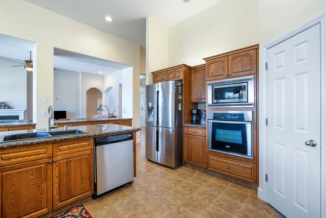 6008 W Wathen Avenue, Fresno, CA 93722