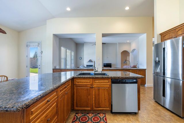 6008 W Wathen Avenue, Fresno, CA 93722