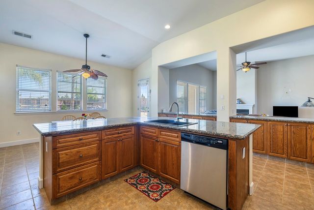 6008 W Wathen Avenue, Fresno, CA 93722