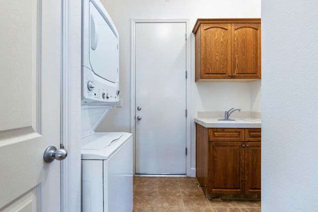 6008 W Wathen Avenue, Fresno, CA 93722