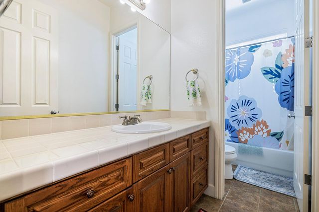 6008 W Wathen Avenue, Fresno, CA 93722