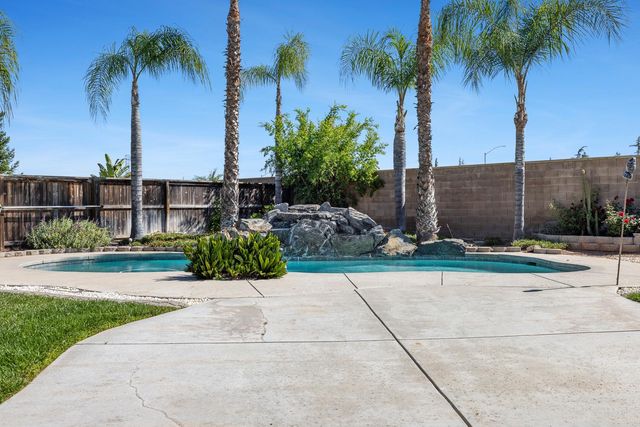 6008 W Wathen Avenue, Fresno, CA 93722