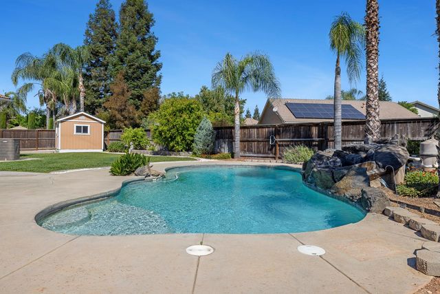 6008 W Wathen Avenue, Fresno, CA 93722