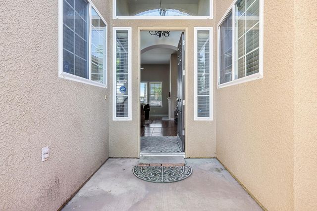 6008 W Wathen Avenue, Fresno, CA 93722