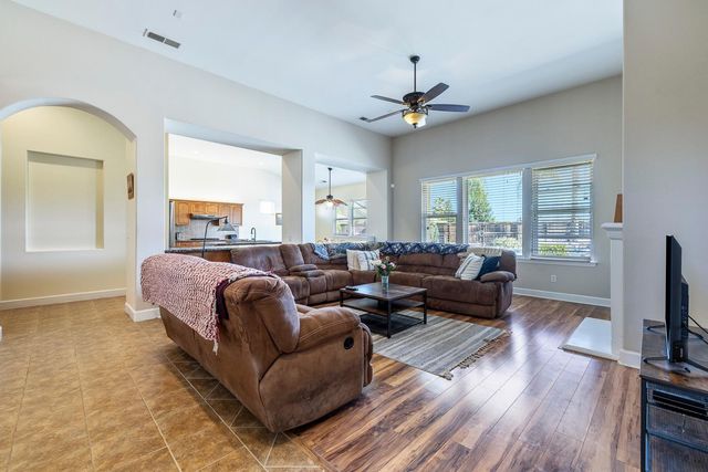 6008 W Wathen Avenue, Fresno, CA 93722