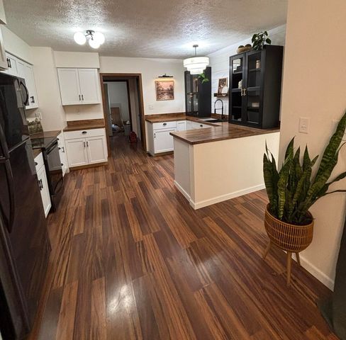 112 Donoho Drive, Salem, IL 62881