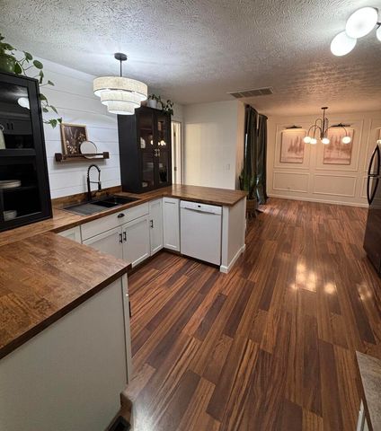 112 Donoho Drive, Salem, IL 62881