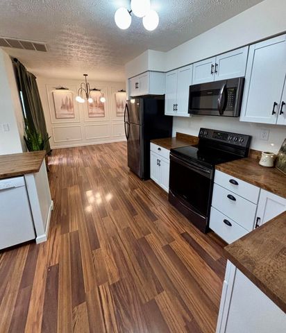 112 Donoho Drive, Salem, IL 62881