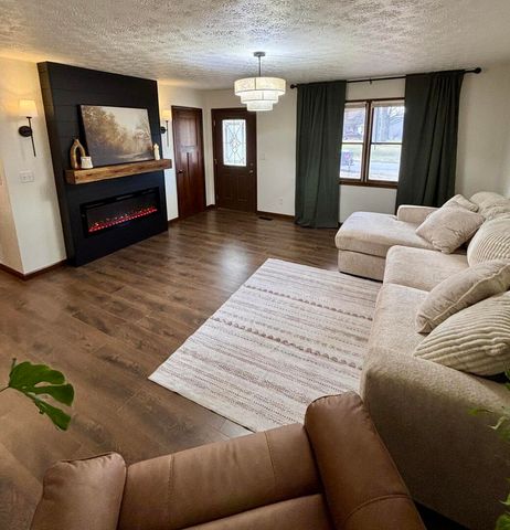 112 Donoho Drive, Salem, IL 62881