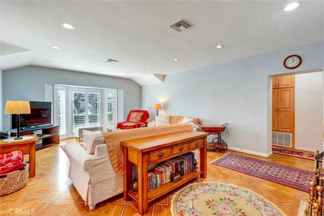 1350 Graynold Avenue, Glendale, CA 91202