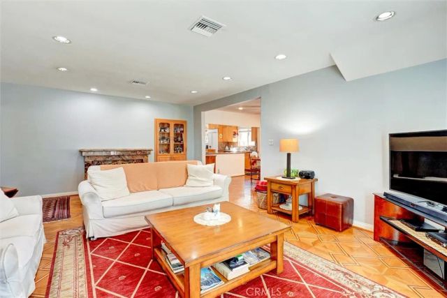 1350 Graynold Avenue, Glendale, CA 91202