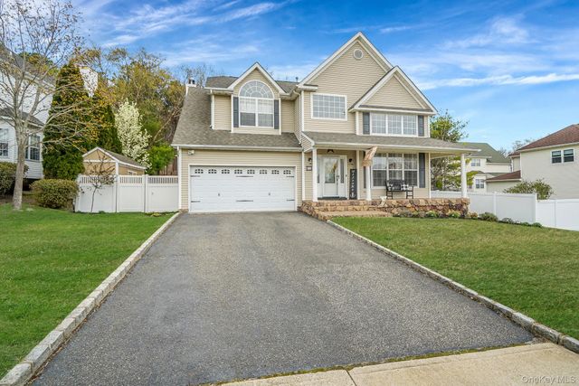52 Shady View Crossing, Manorville, NY 11949