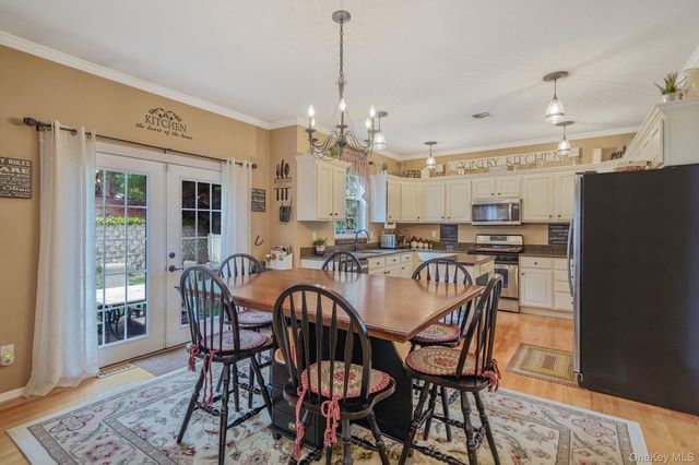 52 Shady View Crossing, Manorville, NY 11949
