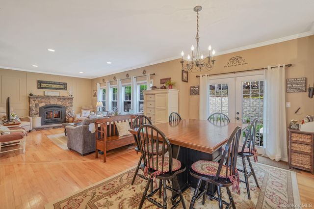52 Shady View Crossing, Manorville, NY 11949
