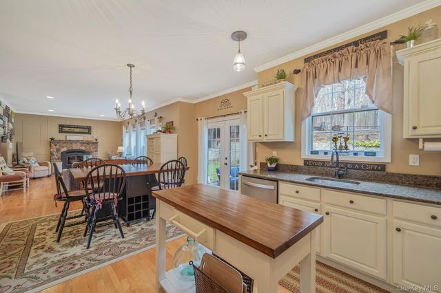 52 Shady View Crossing, Manorville, NY 11949