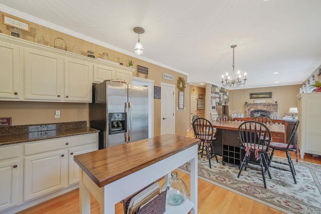 52 Shady View Crossing, Manorville, NY 11949