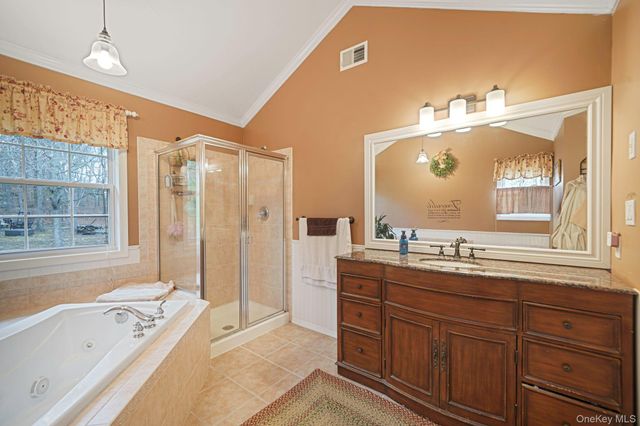 52 Shady View Crossing, Manorville, NY 11949