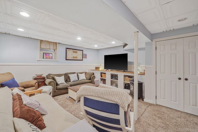 52 Shady View Crossing, Manorville, NY 11949